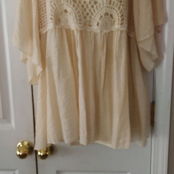 Adiva wide sleeve multi fabric style  cream crochet top blouse  Sz 2X - Picture 2 of 6